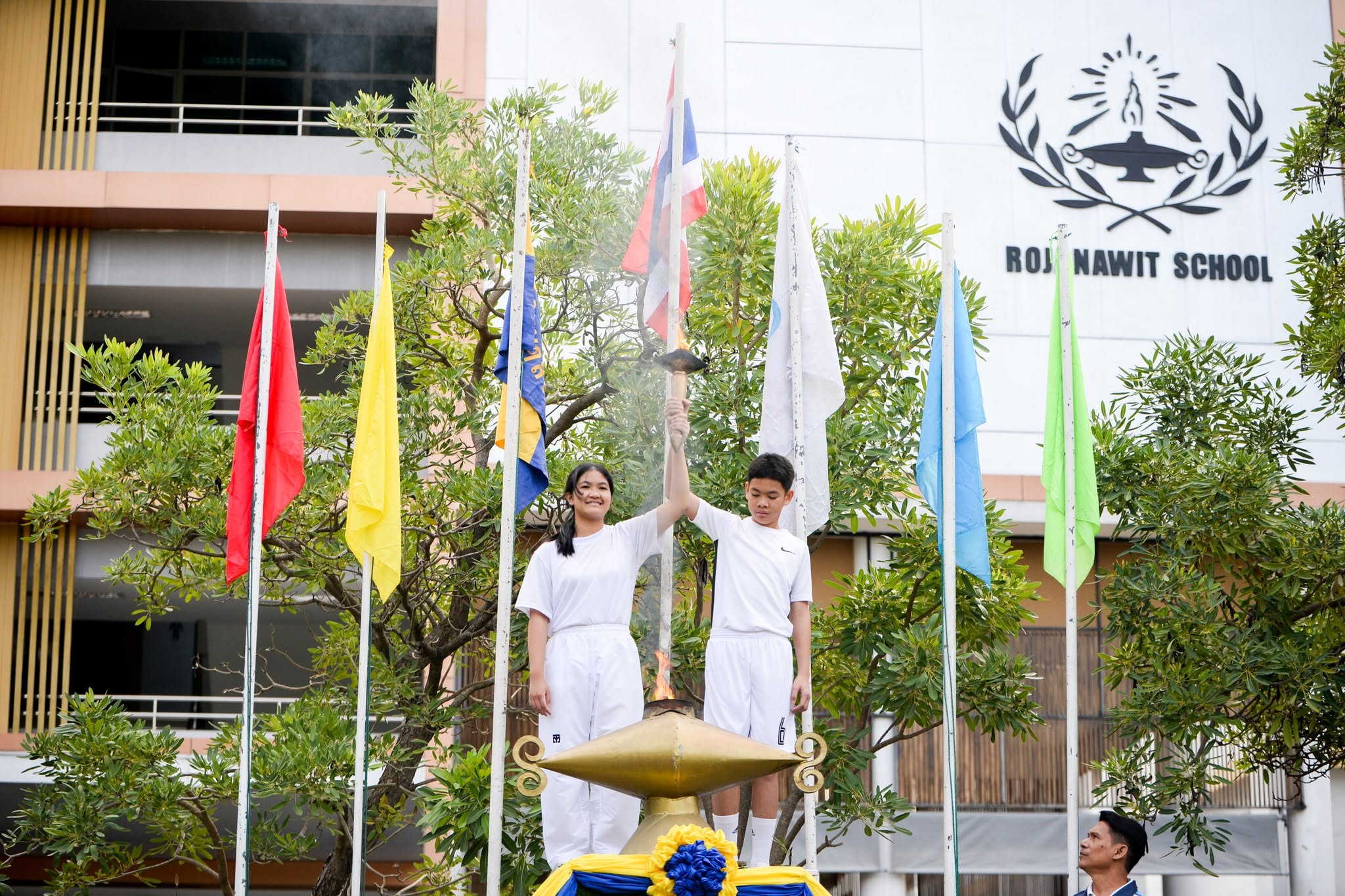 พิธีจุดคบเพลิง โรงเรียนอนุบาลโรจนวิทย์